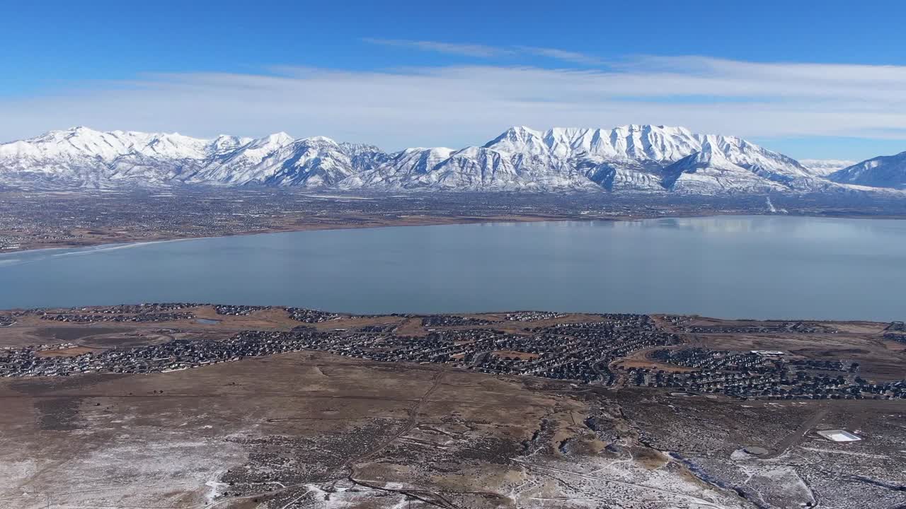hermosa vista en la cumbre desde el lago utah y sus alrededores