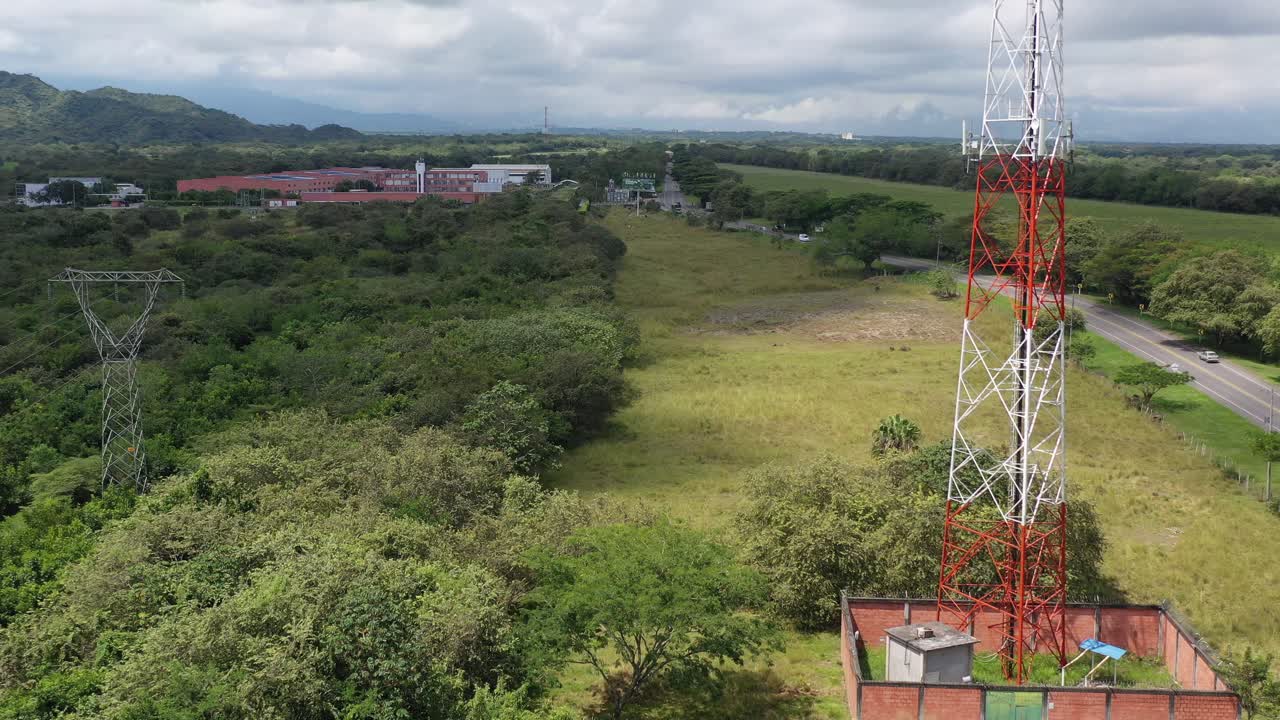 video de drones como punto principal para antenas de telefonía móvil