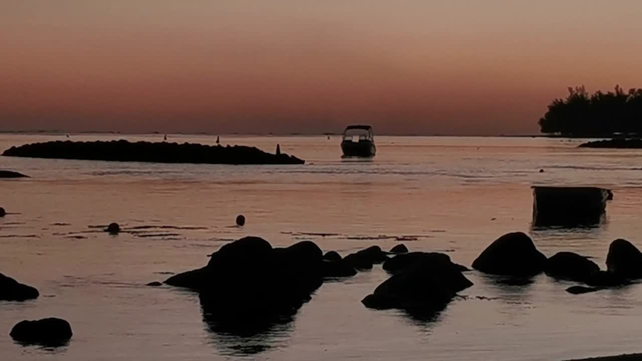 Skumringen sænker sig over Det Indiske Ocean