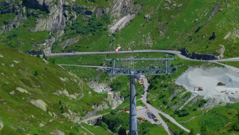 calcetín de viento en una construcción metálica en los alpes suizos