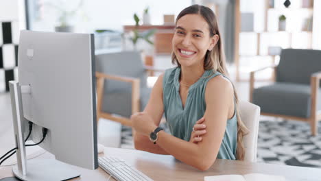 Mujer-De-Negocios,-Feliz-Con-Una-Sonrisa-En-La-Cara