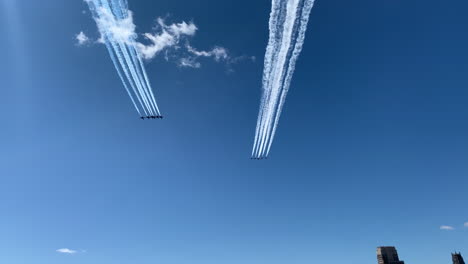 paso elevado de aviones de combate en la ciudad de nueva york