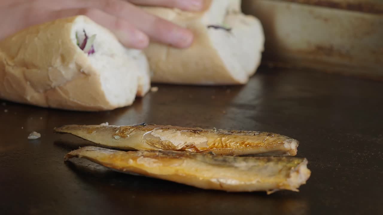 Grilled Fish with Sandwiches