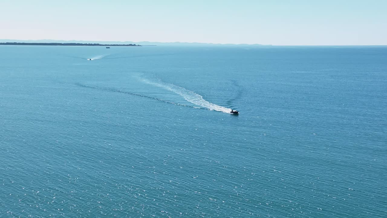 подъем воздушной орбиты морских судов, пилотируемых в открытом океане с волной