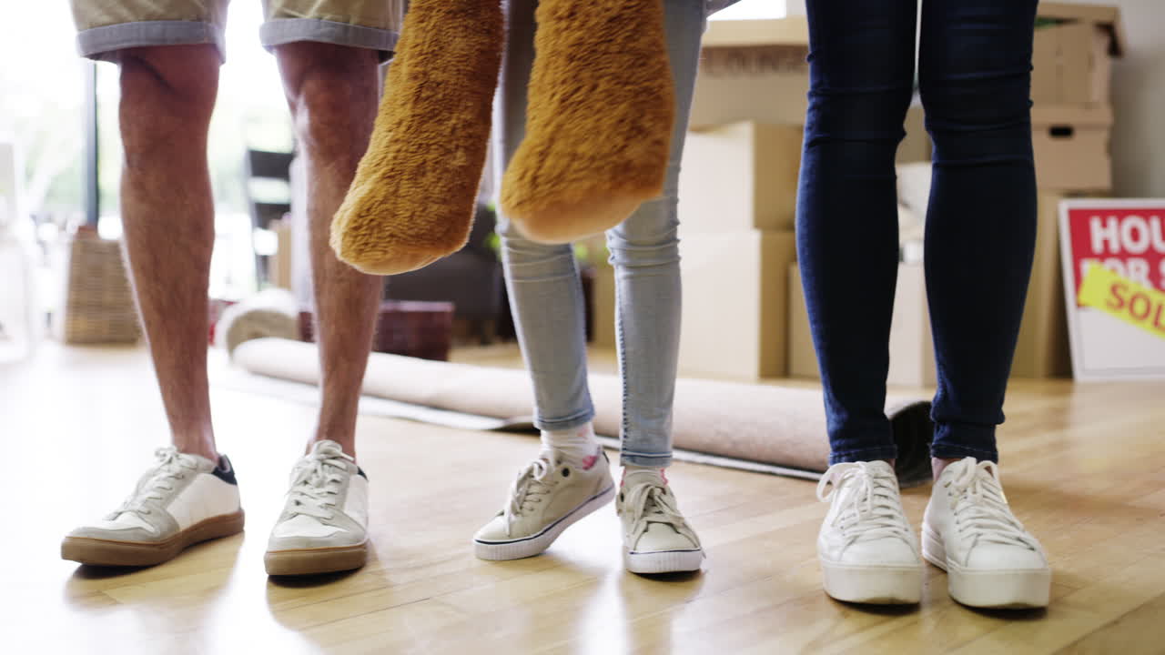 가족은 집을 집으로 만드는 것입니다.