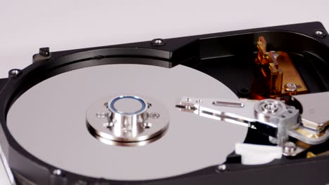 tres hdd con diferentes detalles