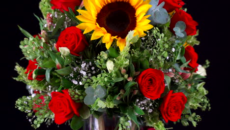 Rose-and-sunflower-bouquet-spinning-close-up-black-background