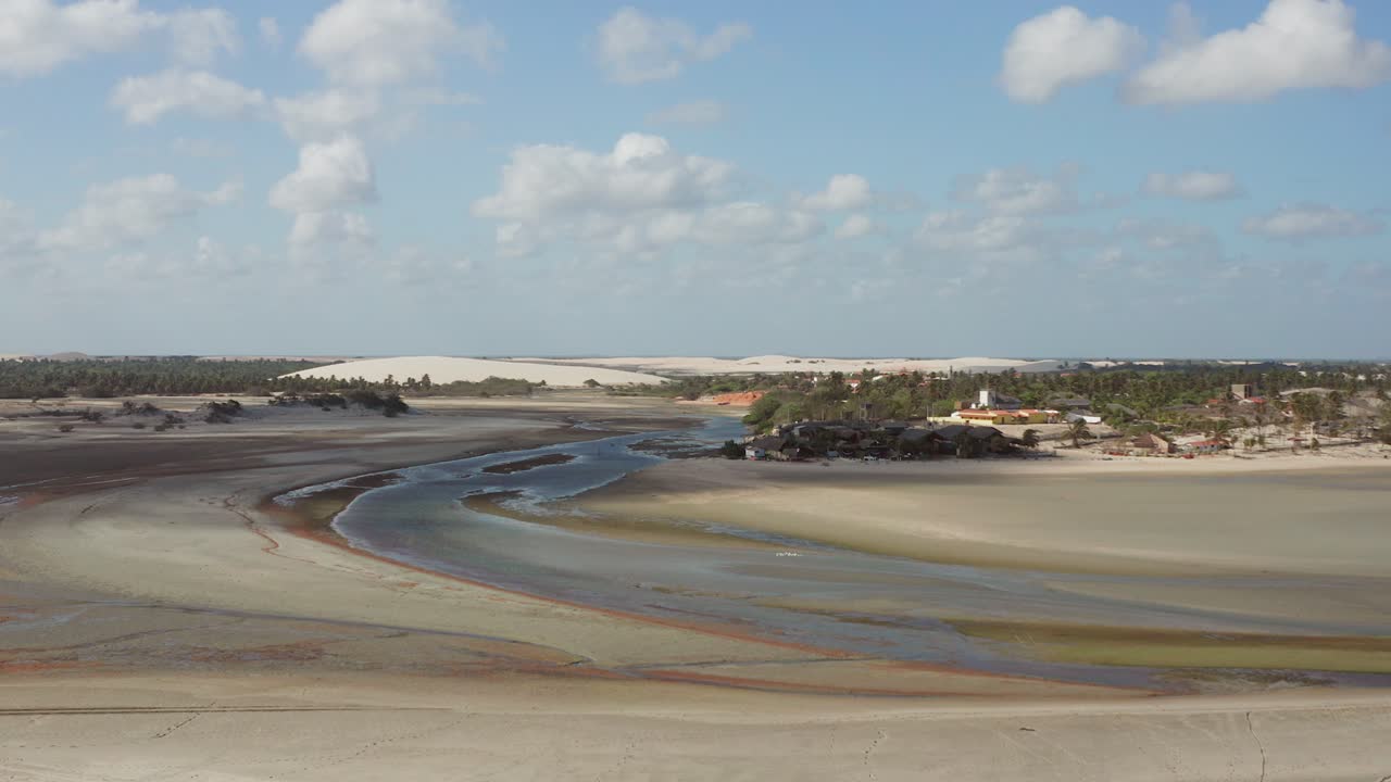 el pequeño pueblo en las dunas, tatajuba, brasil