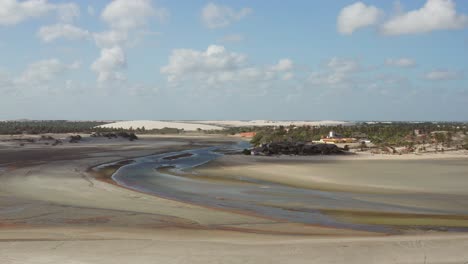 El-Pequeño-Pueblo-En-Las-Dunas,-Tatajuba,-Brasil