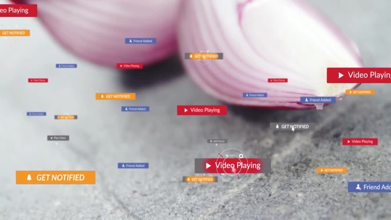 Pulsante play traslucido che appare, avviando badge colorati che turbinano su uno scalogno affettato