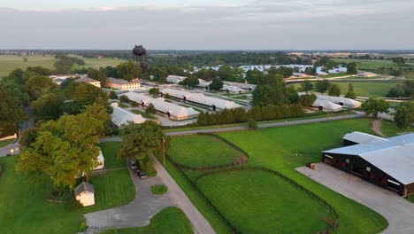 Horse-farm-in-Kentucky-during-summer