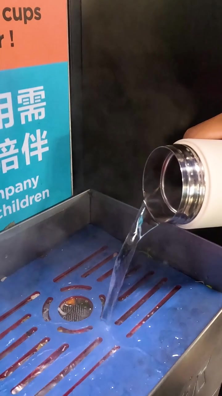 Person pours hot water despite clear warning sign