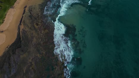 Hermosa-Piscina-De-Roca-Carbón-Costa-Acantilado-Playa-Playa-Bahía-En-Wollongong-Cerca-De-Sydney-En-Nueva-Gales-Del-Sur,-Australia