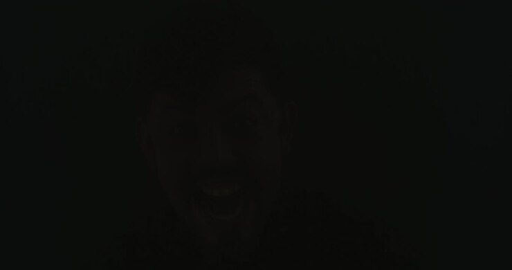 Retrato de cara de paciente esquizofrénico contra