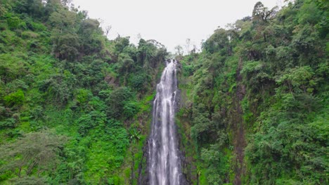 la cascada de materuni es una de las cascadas del río mware en tanzania.