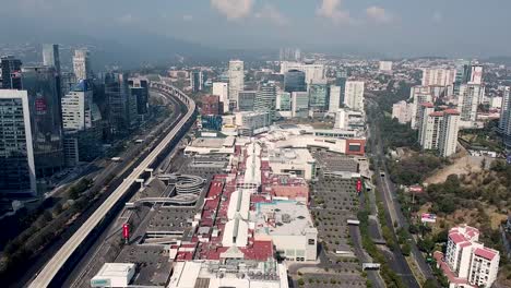 Vista-Aérea-Del-Centro-Comercial-En-La-Ciudad-De-México-Centro-Comercial-Santa-Fe