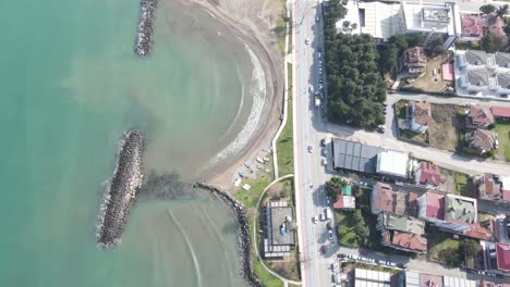 vista de aviones no tripulados de la costa de la ciudad