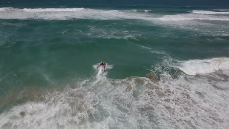 Trans-Agulhas-Race:-Racers-fight-shore-break-at-Brenton-on-Sea,-aerial