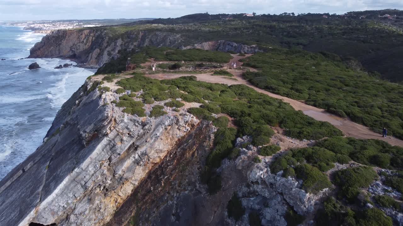 16 de 10 - imágenes de drones 4k de los lugares más bellos de la costa de lisboa - mirador de carneiro gps: 38