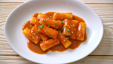 korean rice cake stick in spicy sauce - tteokbokki