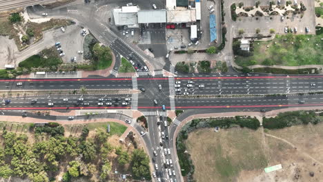 imágenes aéreas de una intersección en haifa, israel.