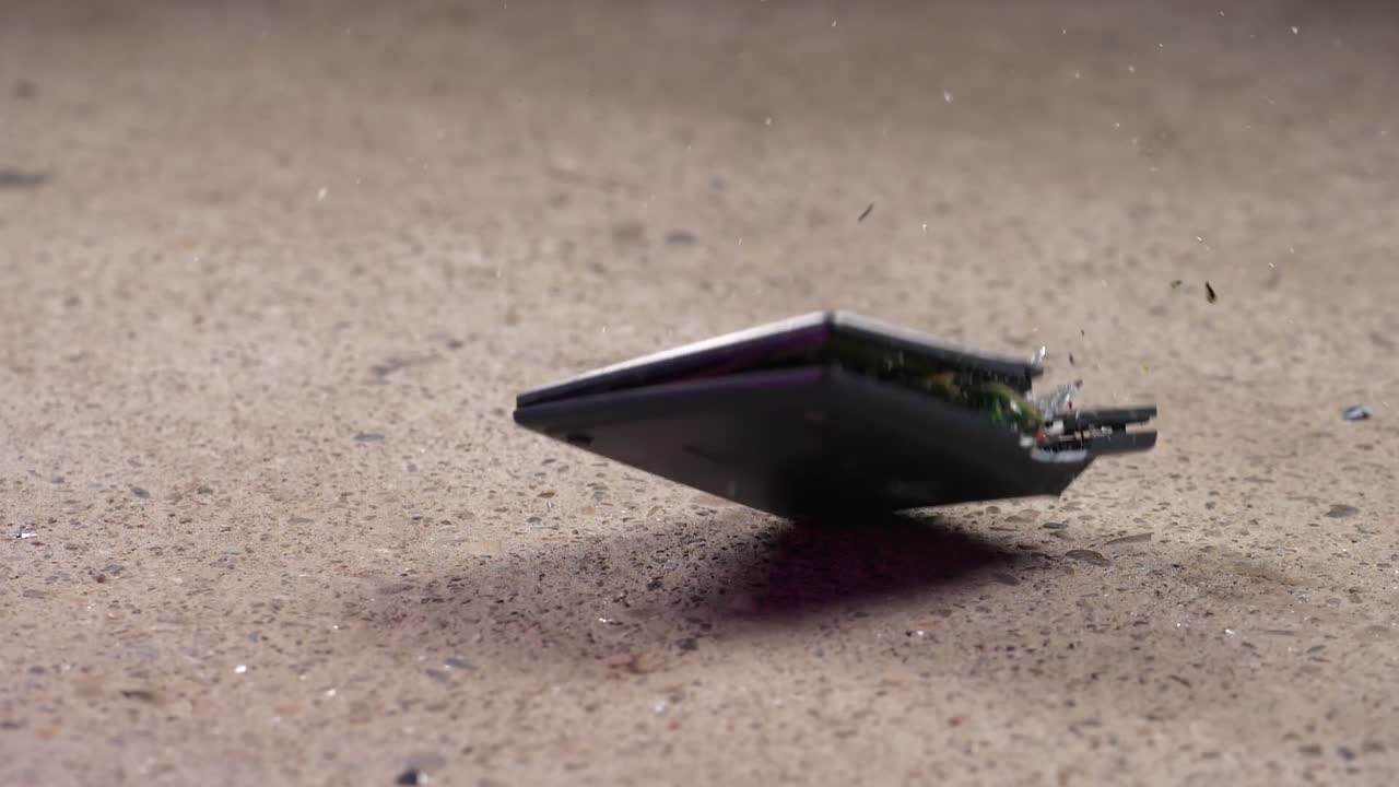 슬로우 모션 망치 박살 계산기 좌절 개념 손상된 경제