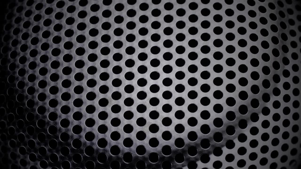 fondo con agujeros perforados.