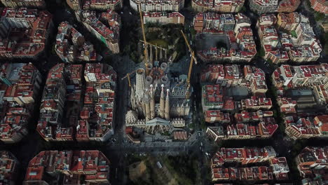 Vista-Aérea-De-La-Ciudad-De-Barcelona-En-El-Barrio-De-La-Sagrada-Familia-En-Barcelona,-España-1