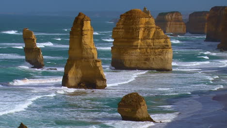 Toma-De-Establecimiento-De-Las-12-Formaciones-Rocosas-Del-Apóstol-A-Lo-Largo-De-La-Great-Ocean-Road-De-Victoria-Australia-3