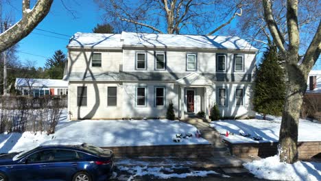 Establishing-shot-of-a-white-home-with-snow