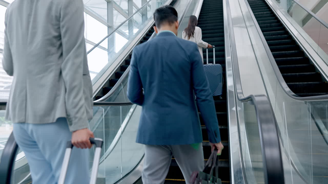 공항, 돌아와 비즈니스 동료