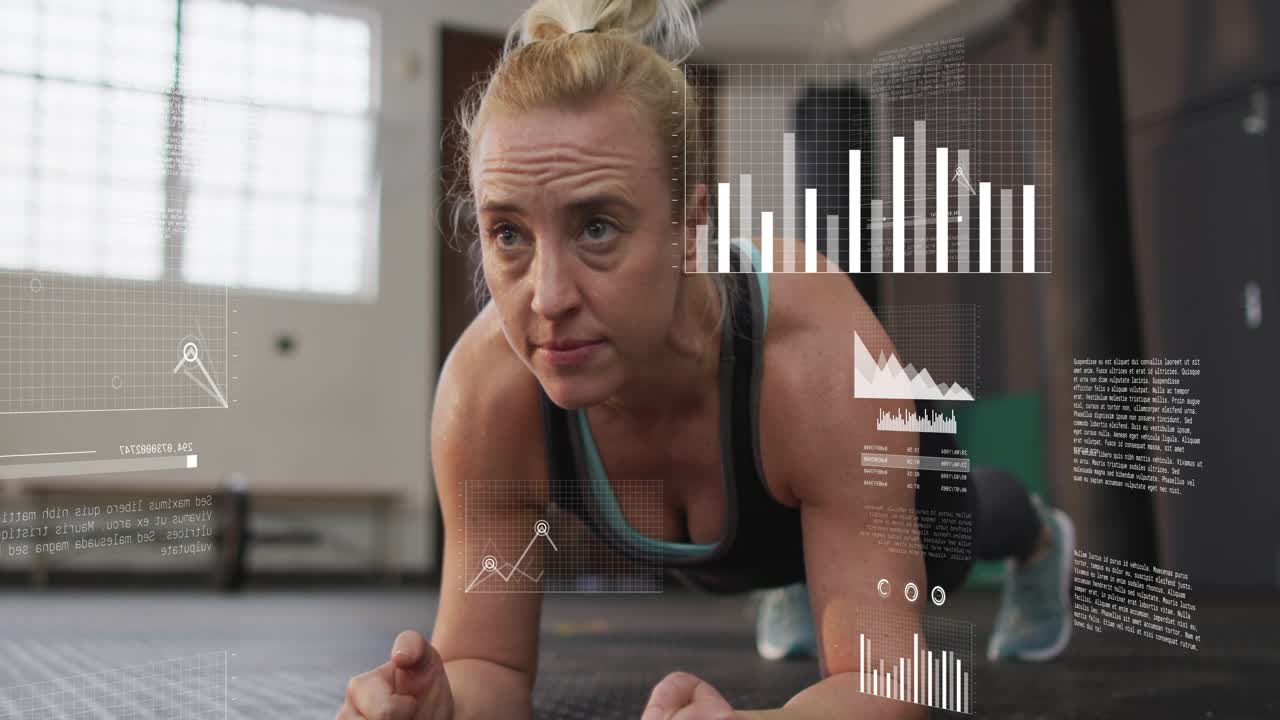 Donna che esegue il plank sugli avambracci sul pavimento della palestra, grafici AR che emergono durante l'aggiornamento dei dati, monitoraggio della forma fisica