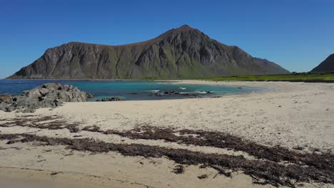 Strand-Die-Lofoten-Inseln-Sind-Ein-Archipel-In-Der-Grafschaft-Nordland,-Norwegen.