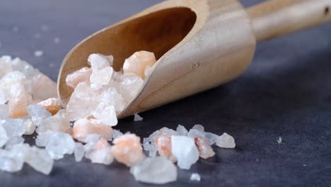 pink himalayan salt in wooden scoop