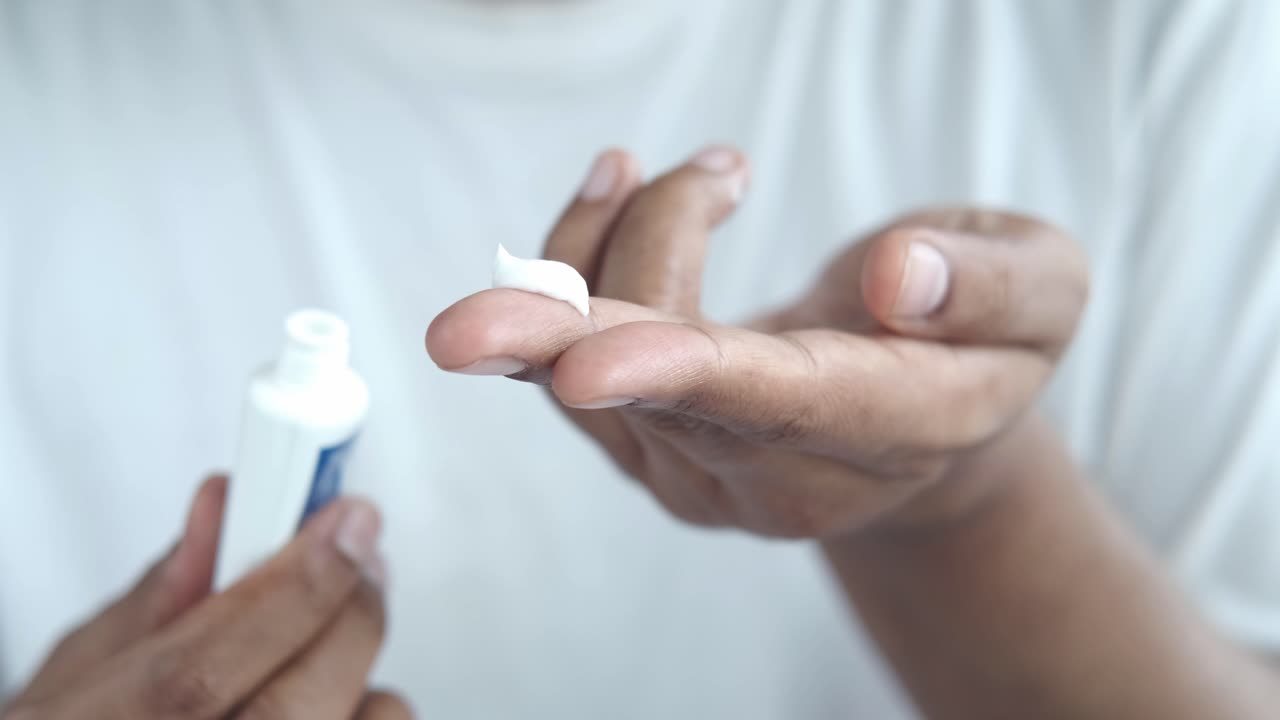 aplicación de crema o loción