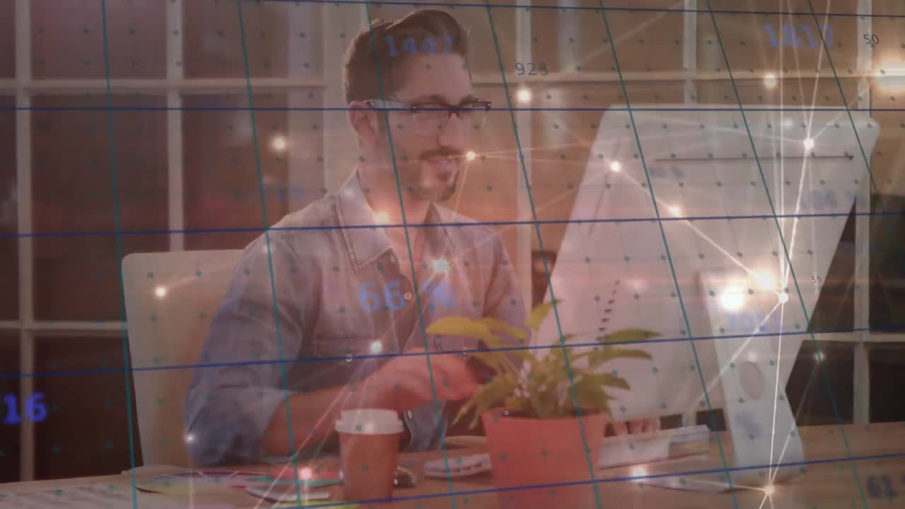 animación del procesamiento de datos financieros y conexiones sobre empresario caucásico que trabaja en la oficina