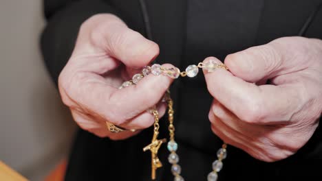 Christian-old-woman-prays-with-rosary