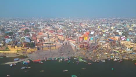 Vista-Aérea-De-Dashashwamedh-Ghat,-Templo-Kashi-Vishwanath-Y-Manikarnika-Ghat-Manikarnika-Mahashamshan-Ghat-Varanasi-India