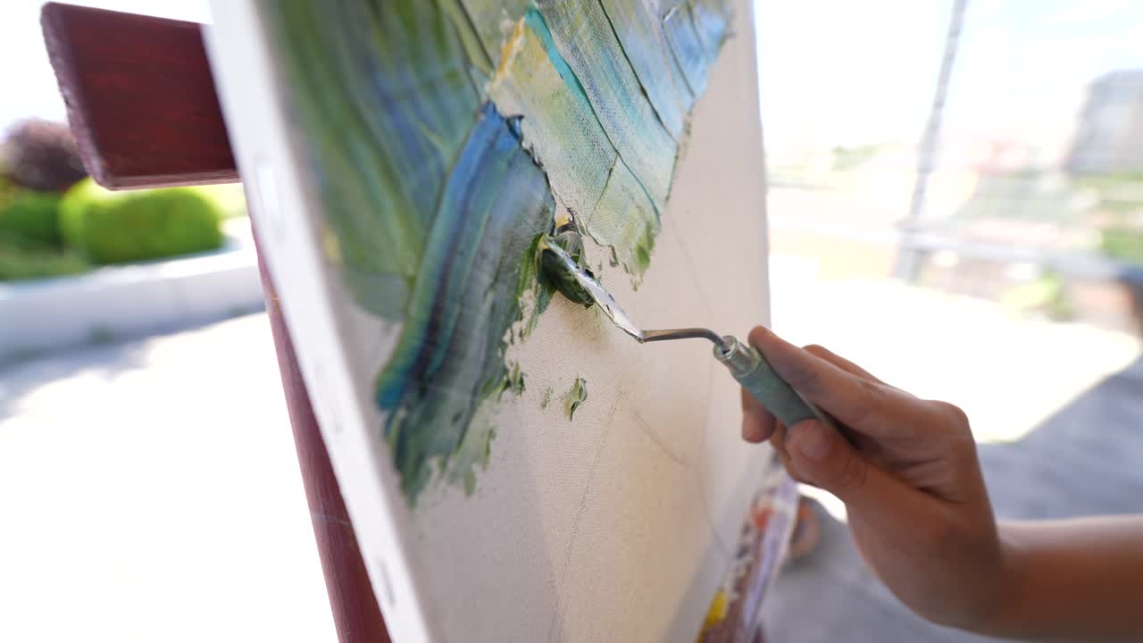 pintura en progreso con un cuchillo de paleta