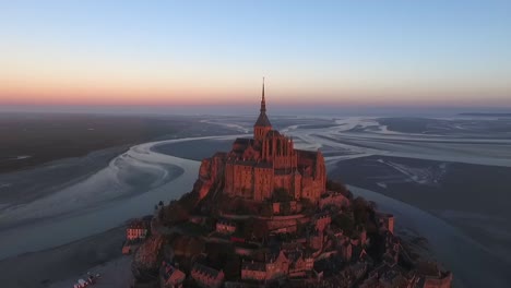 Mont-Saint-Michel-island-at-dusk,-Normandy-in-France