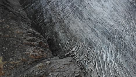 imágenes aéreas de uno de los glaciares más famosos de los alpes suizos - el glaciar rhône cerca del paso de furka en la frontera de uri y valais