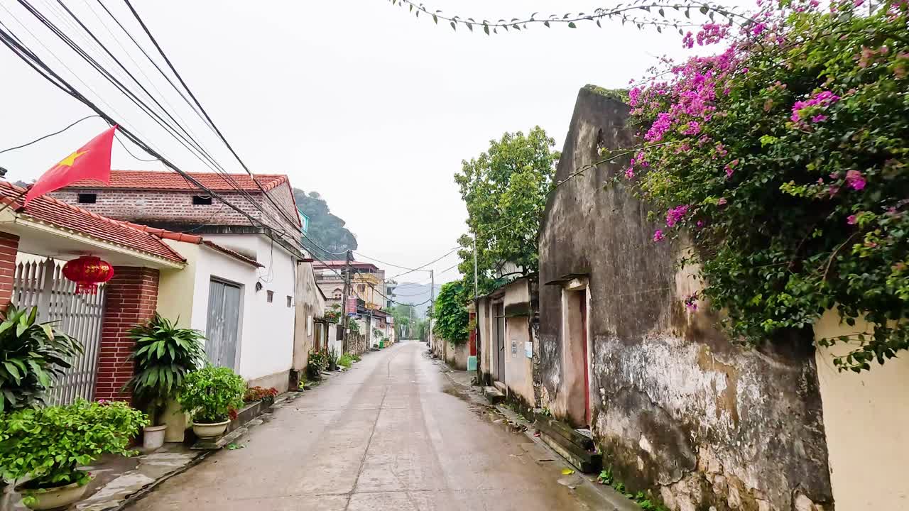 하노이의 매력적인 골목길을 는 조용한 여행