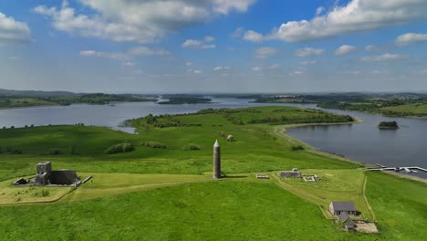 isla devenish, condado de fermanagh, irlanda del norte, junio de 2023