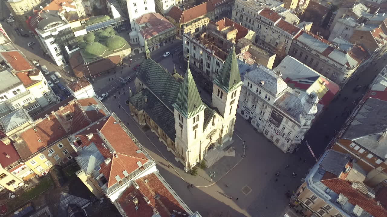Vista aerea della Cattedrale del Sacro Cuore a Sarajevo, Bosnia ed Erzegovina