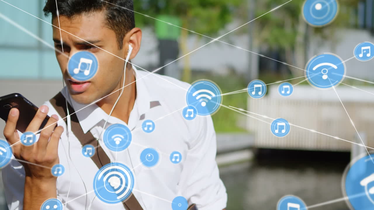 animación de conexiones sobre empresario biracial teniendo llamada telefónica