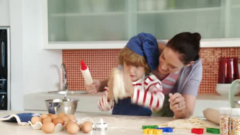 Madre-E-Hijo-Cocinando-Juntos