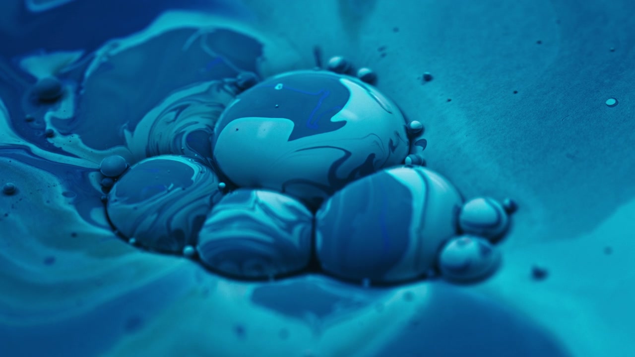 Bolle riempite di vernice blu