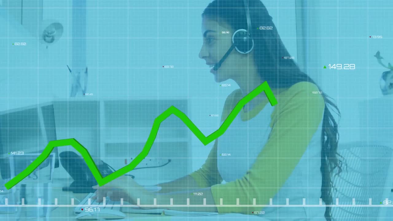 animación del procesamiento de datos financieros sobre una mujer de negocios que trabaja en la oficina