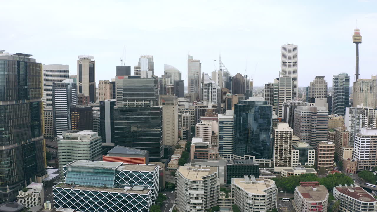 하늘을 만지는 것처럼 보이는 도시