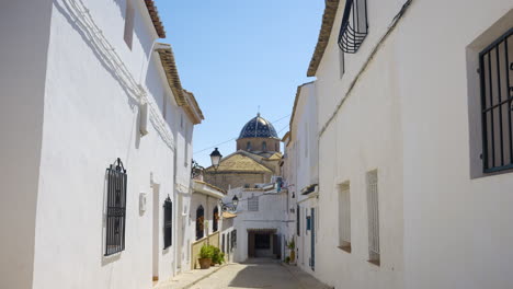 whitewashed alleyway in a spanish town